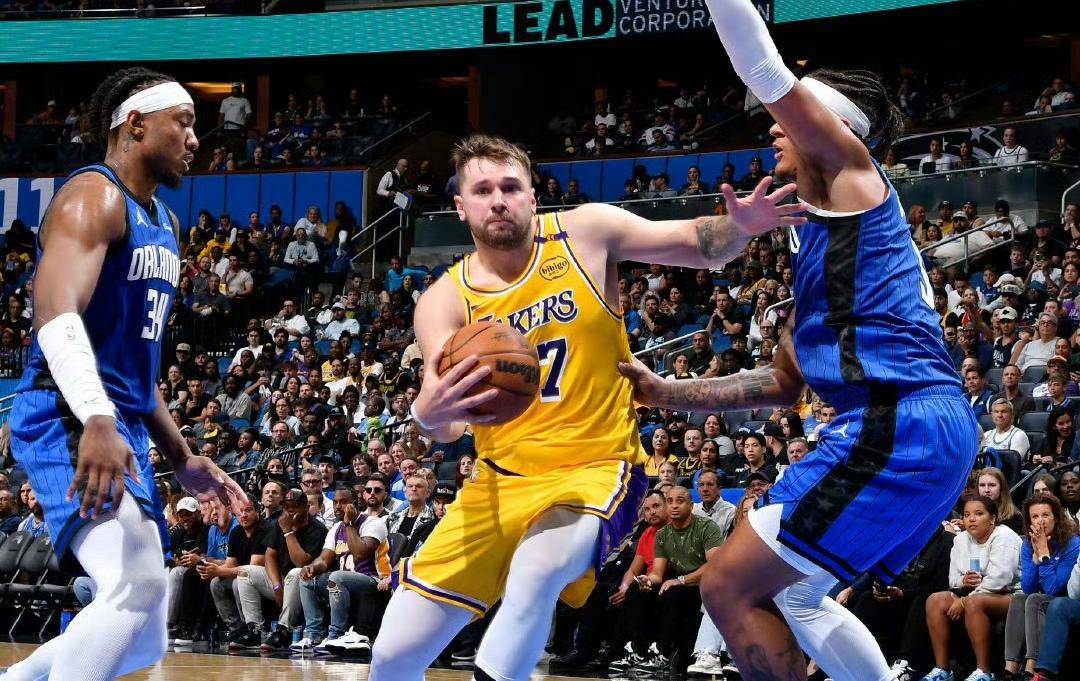 Scout在湖人比赛中爆冷，比赛规则变更引发热议！的简单介绍